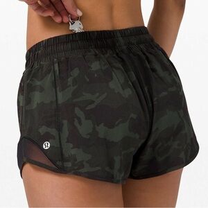 Lululemon Hotty Hot Low-Rise Lined Short 2.5"